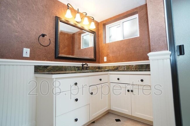 Building Photo - 2721 W Cassia St