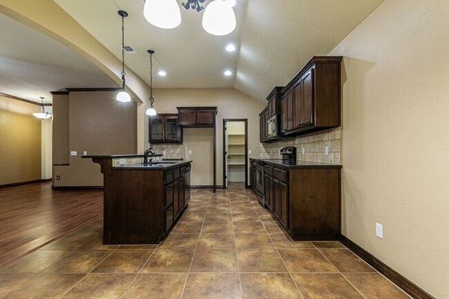 Building Photo - 2405 SW 138th St