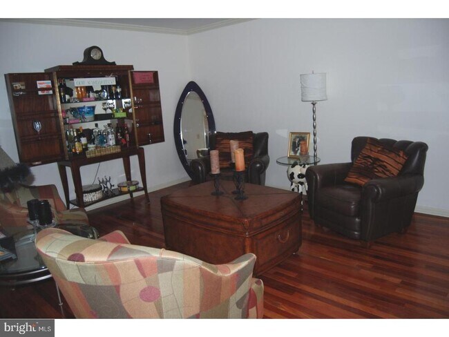 Building Photo - 5 Fox Chase Ln