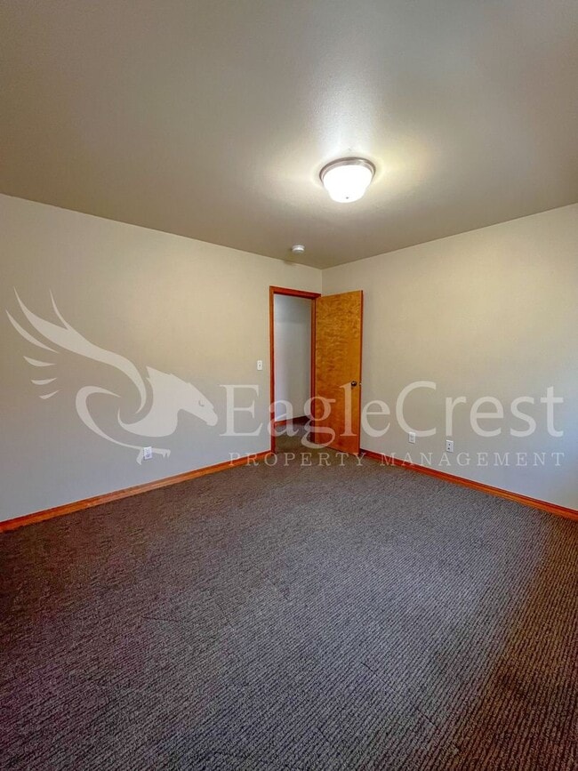 Building Photo - Large 6-Bedroom Whitman Neighborhood House; Students Welcome!