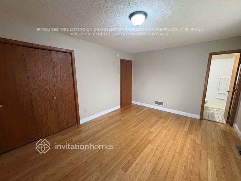 Building Photo - 7897 Kingsview Ln N