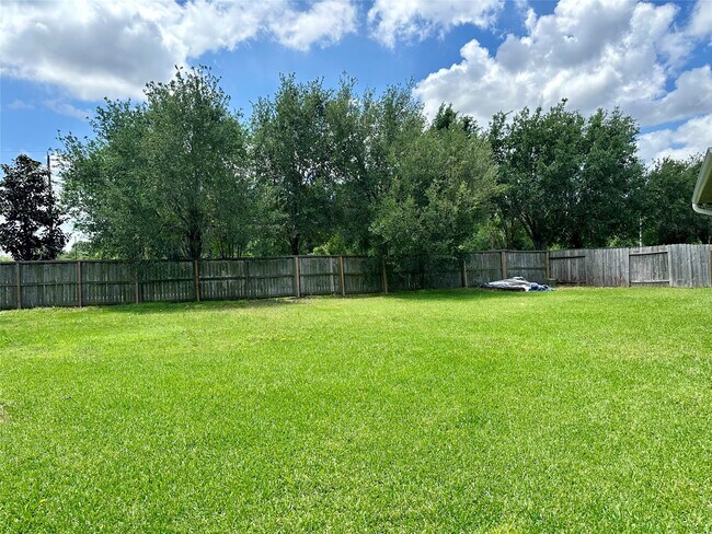 Building Photo - 18622 Each Elm Way