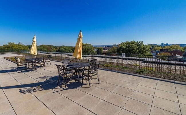 Building Photo - Georgetown Style with Garage PARKING