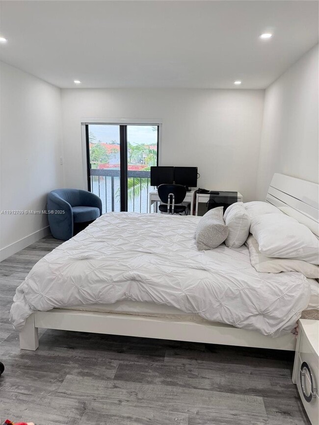 Building Photo - 1271 SW 124th Ct