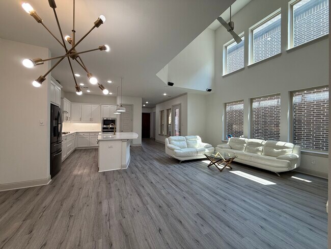 Building Photo - 620 Courtyard Ln