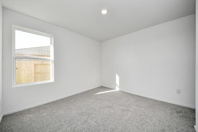 Building Photo - 6510 Linden Leaf Dr