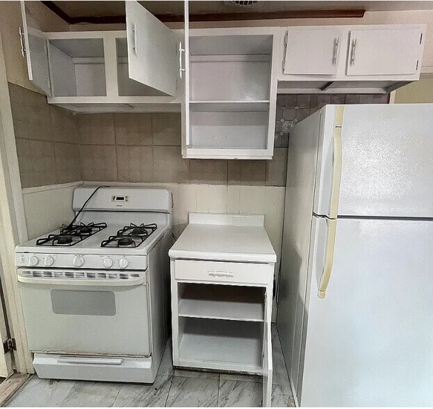 Building Photo - 4640 Clairemont Dr