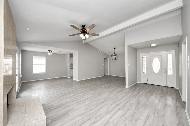 Building Photo - 19734 Oakland Valley Dr