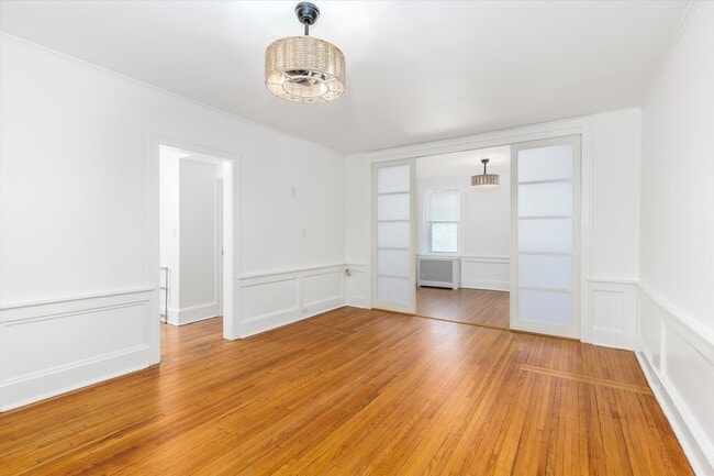 Building Photo - Bright 2BR Condo in Bloomfield – Prime Loc...