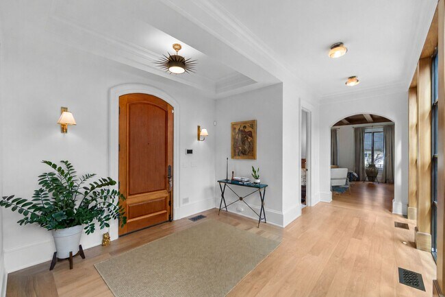 Building Photo - 548 Sylvan Pl