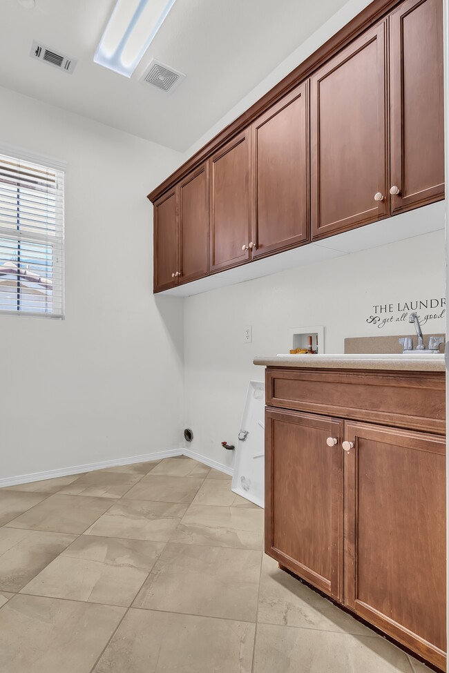 Building Photo - 4822 Brookside Ave
