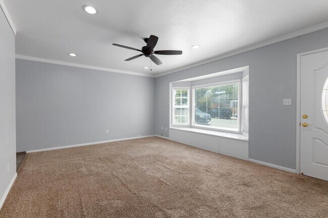 Building Photo - 4804 Iroquois Ave