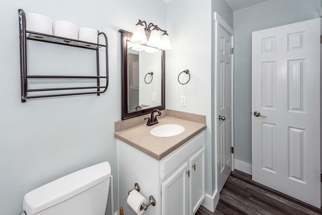 Building Photo - 2 Bedroom, 2 Bathroom Condo in Woodscape - Mt Pleasant