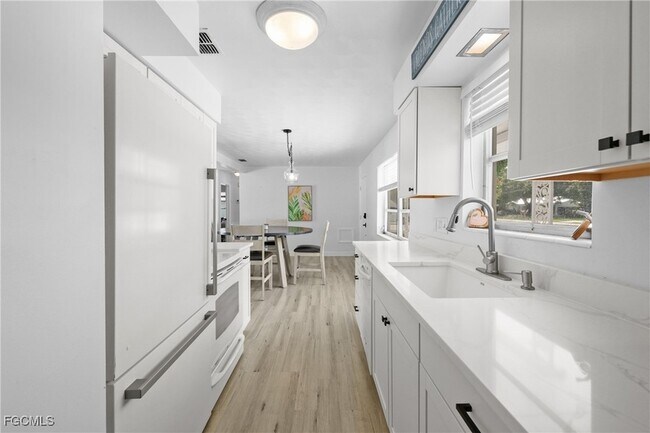 Building Photo - 1661 Coronado Rd