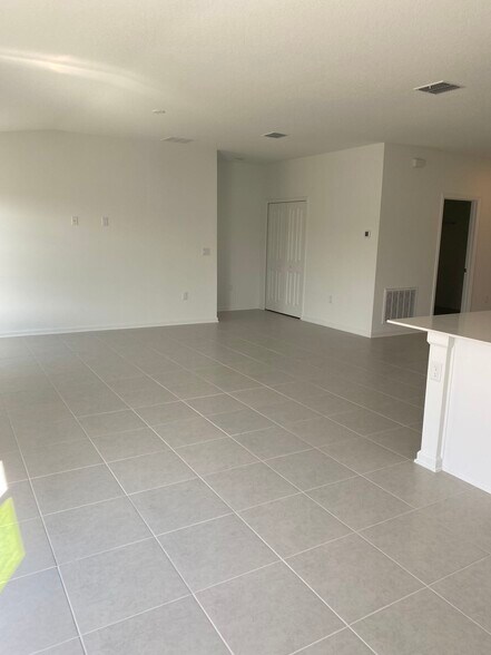 Building Photo - 2316 Green Valley St