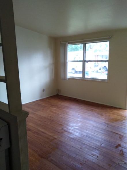 Building Photo - 10535 118th Ave N