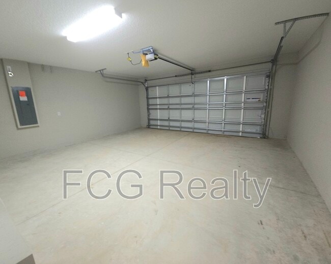 Building Photo - 9379 N Sandree Dr