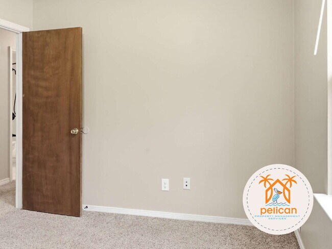 Building Photo - "Charming 3-Bedroom Retreat on Deedra Avenue - Spacious Living at 1325 Sq Ft in Pensacola!"