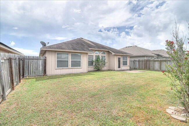 Building Photo - 2317 Tropical Wind Dr