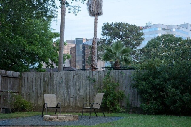Building Photo - 1135 Stonecrest Dr