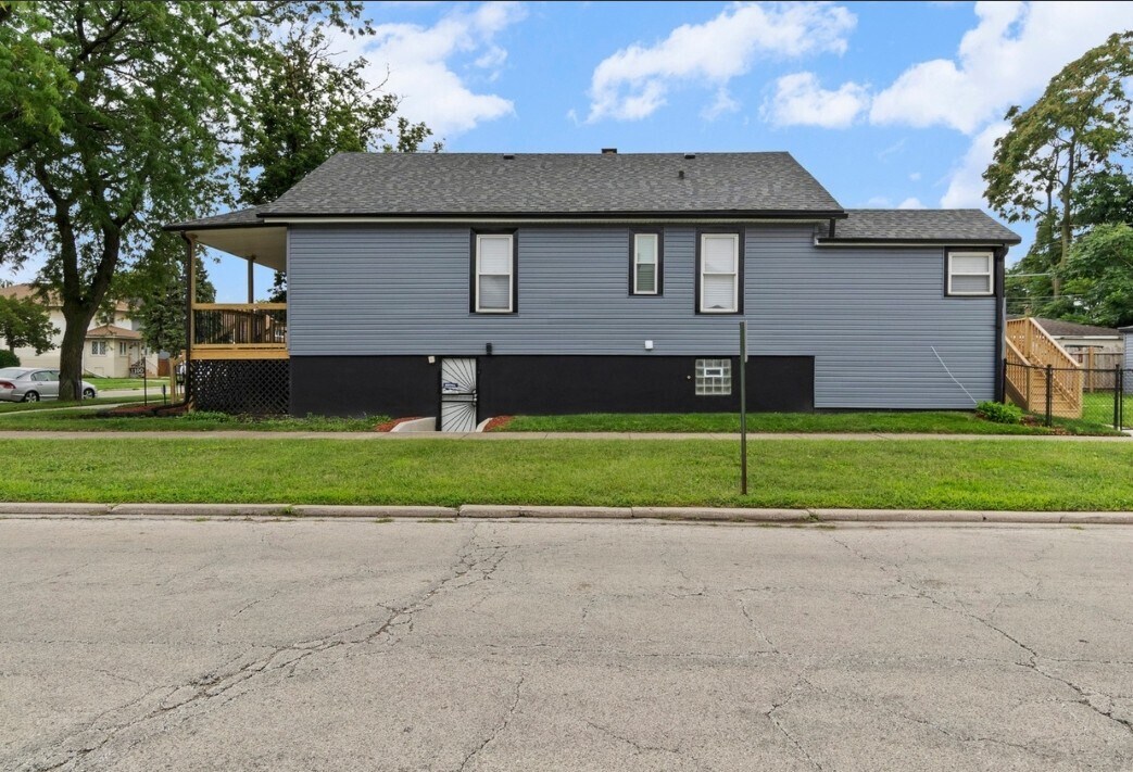 Building Photo - 1100 S 3rd Ave