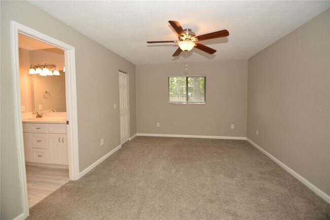 Building Photo - 17 Evansville Ln