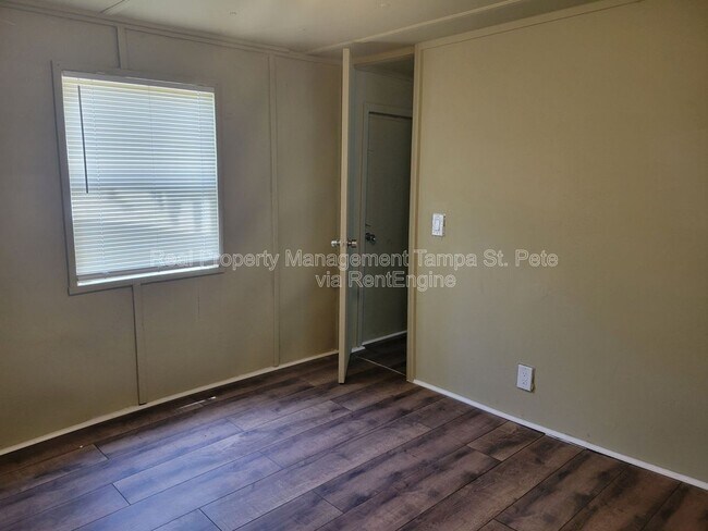 Building Photo - 710 S 50th St