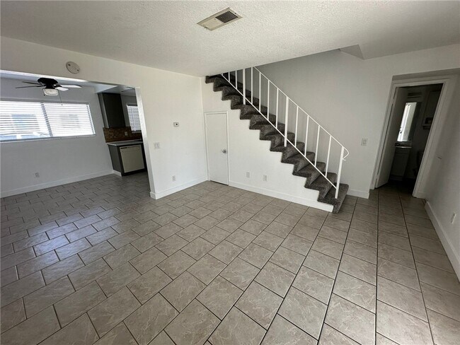 Building Photo - 1501 E Fairfield Ct