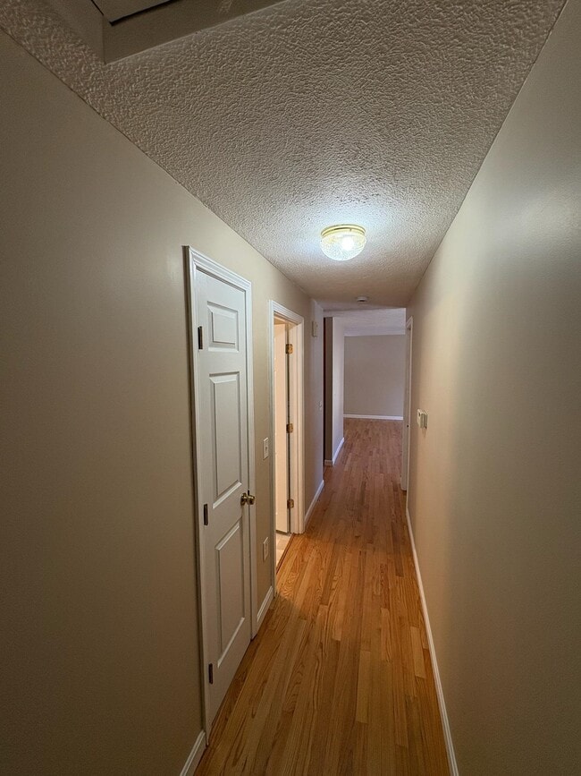 Building Photo - 15 Kingston Dr