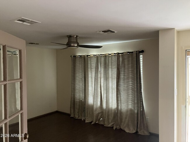 Building Photo - 7613 W Devonshire Ave