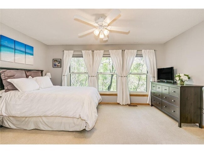 Building Photo - 560 N 2nd St