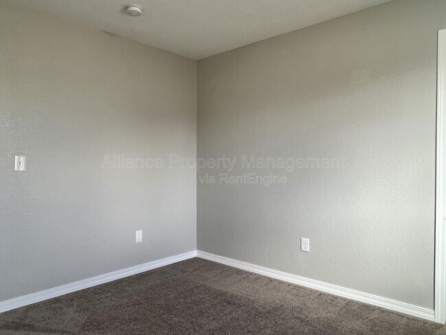 Building Photo - 7470 Grand Valley Dr