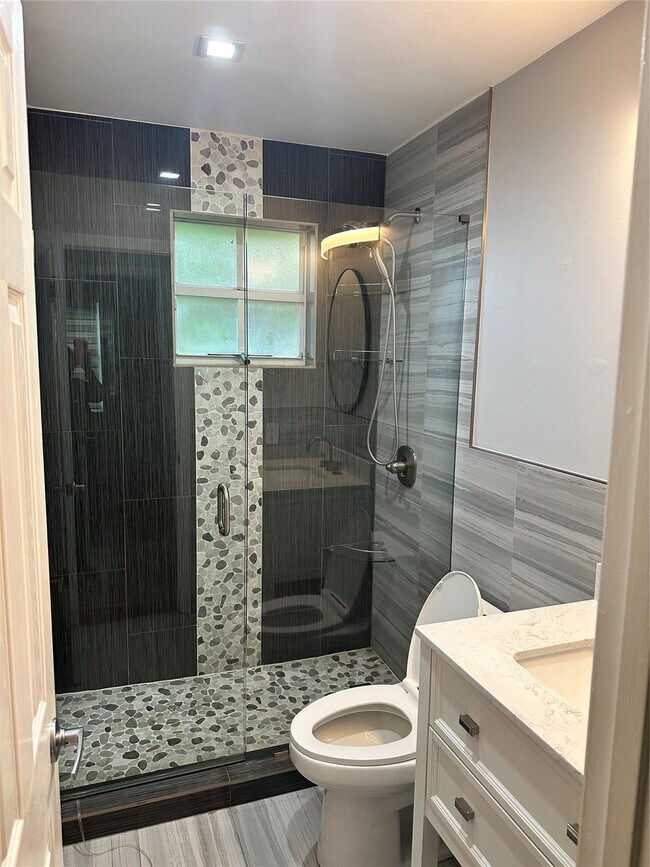 Building Photo - 401 SW 86th Ave