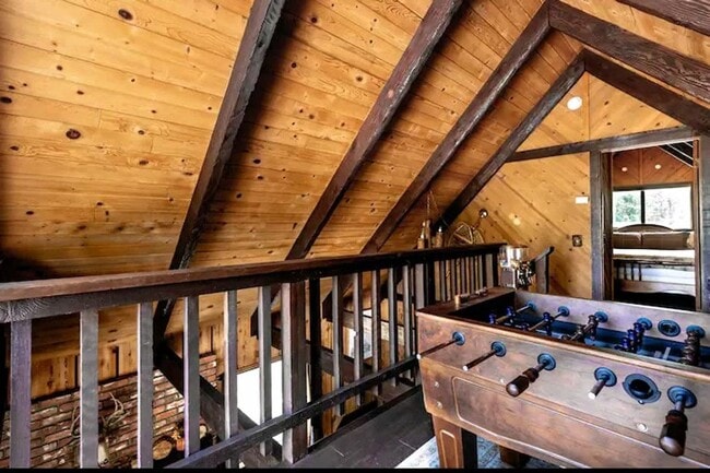 Building Photo - Serene Lakeview Cabin