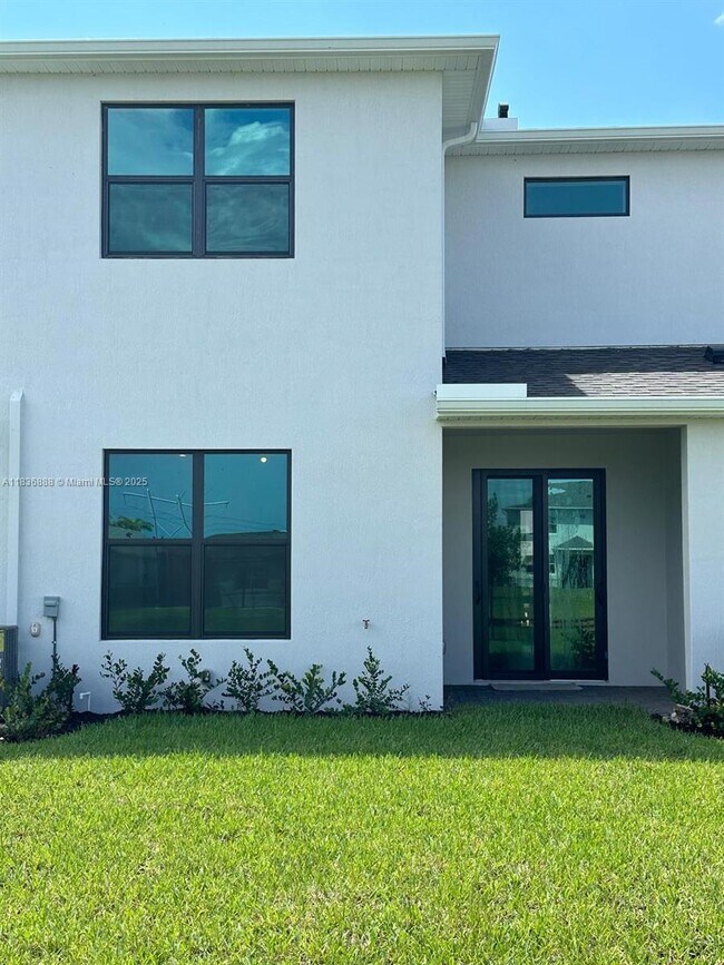 Building Photo - 14051 SW Thorens Dr