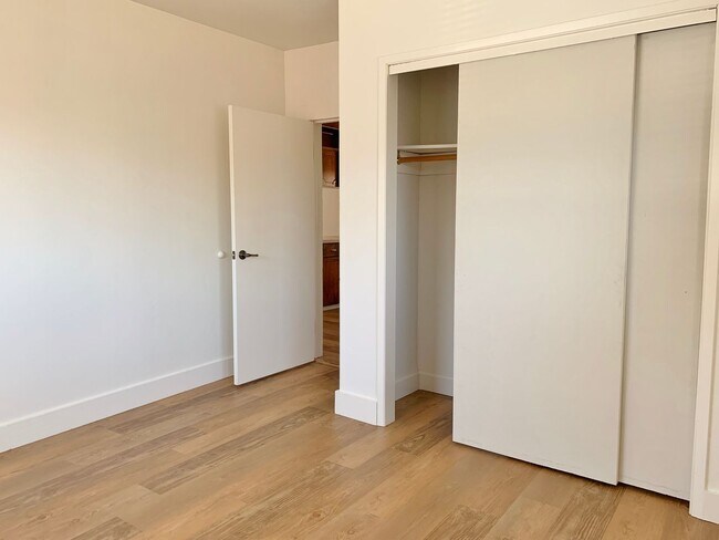 Building Photo - 3 Bedroom in Hollister