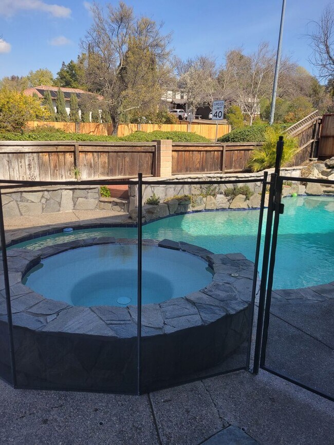 Building Photo - 3168 Orchard View Dr