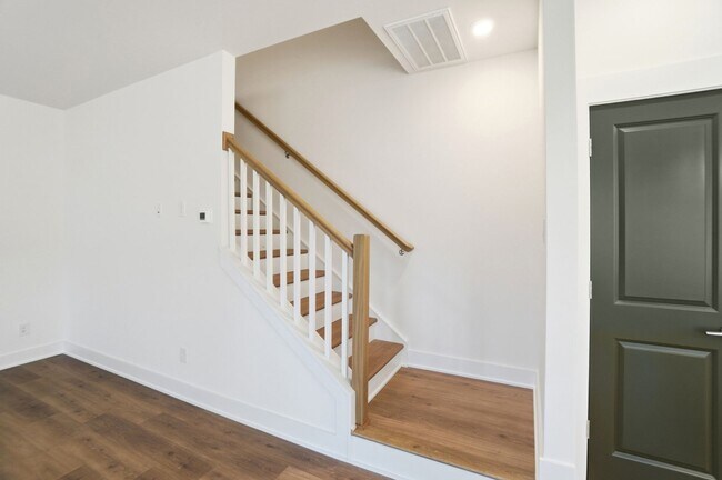 Building Photo - New Construction Townhome Minutes from Uptown