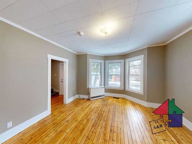 Building Photo - 125 River St