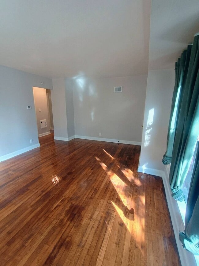 Building Photo - Single Family Home Available