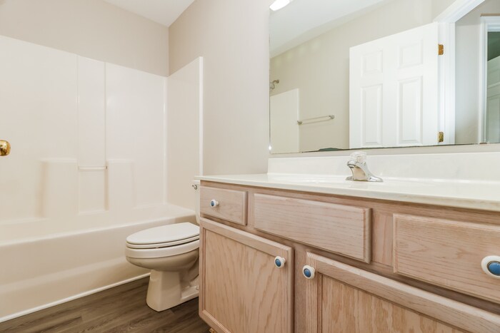 Building Photo - 3029 Hollybrooke Dr