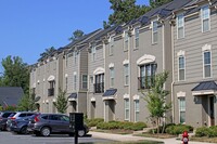 Building Photo - Light-Filled Townhome With Utilities Inclu...