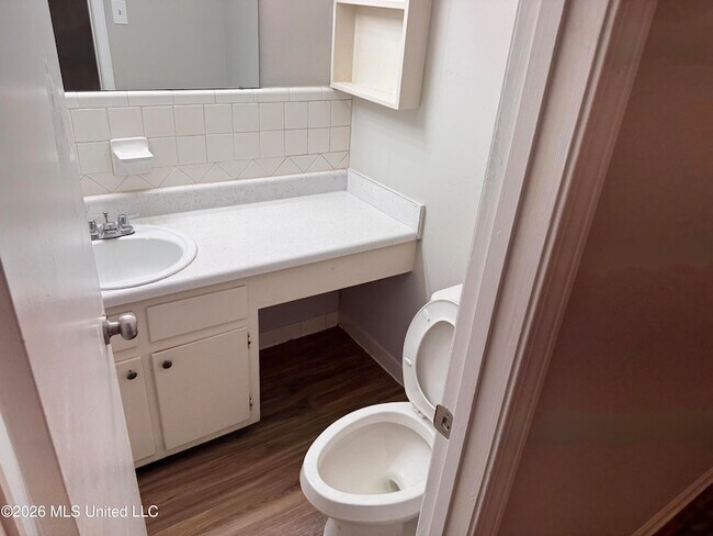 Building Photo - 6475 Forest Glen Dr