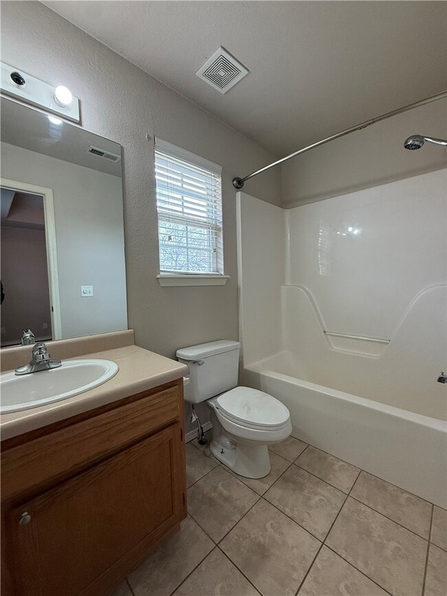 Building Photo - 662 Appleridge Dr