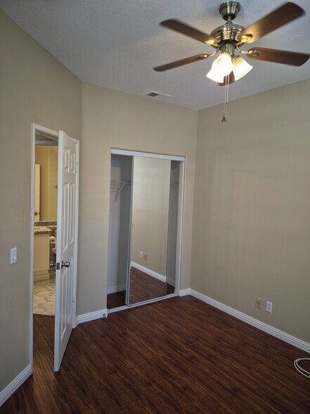 Building Photo - 1186 S Country Glen Way