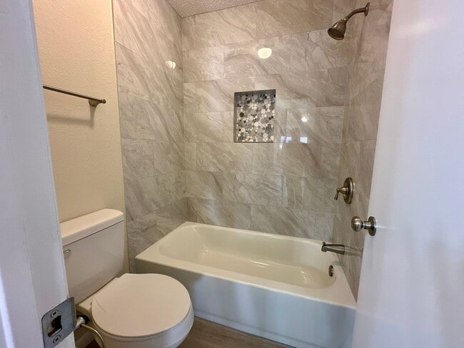 Building Photo - For Lease | 3 Bed, 2 Bath | 1,460 Sq Ft | Windsong Subdivision |