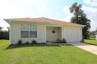 Building Photo - Charming 3-Bedroom Patio Home in Maple Oak...