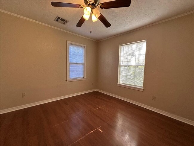 Building Photo - 110 E Dale St