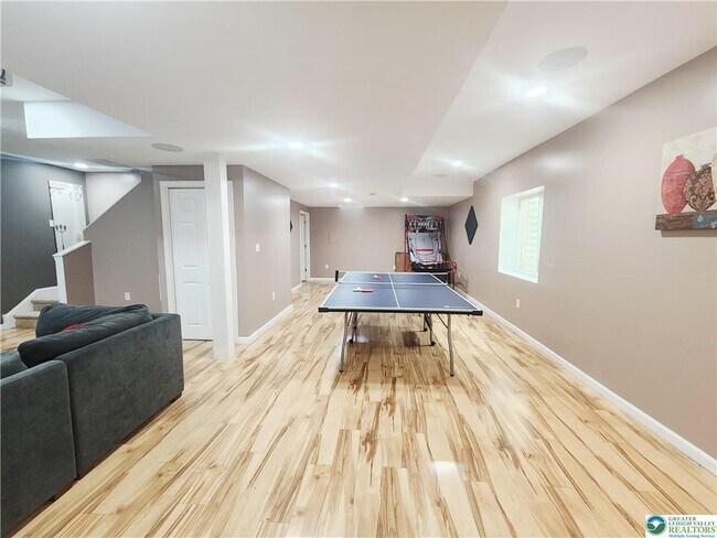 Building Photo - 8858 Pathfinder Rd