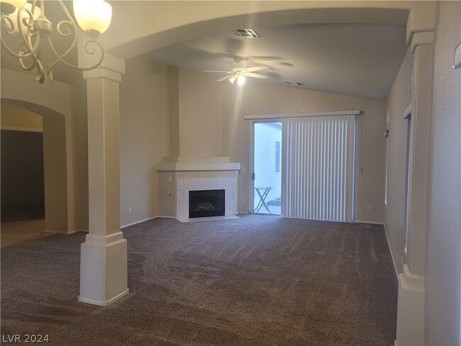 Building Photo - 10655 Robin Hill Ave